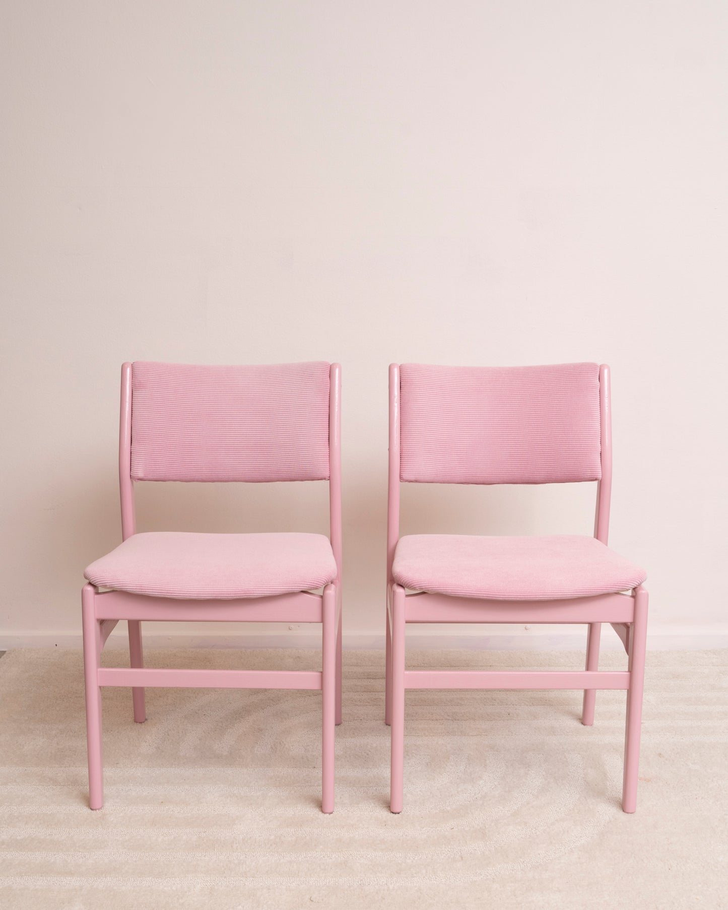 Rozenkwarts – Roze stoelen met rib (2x)