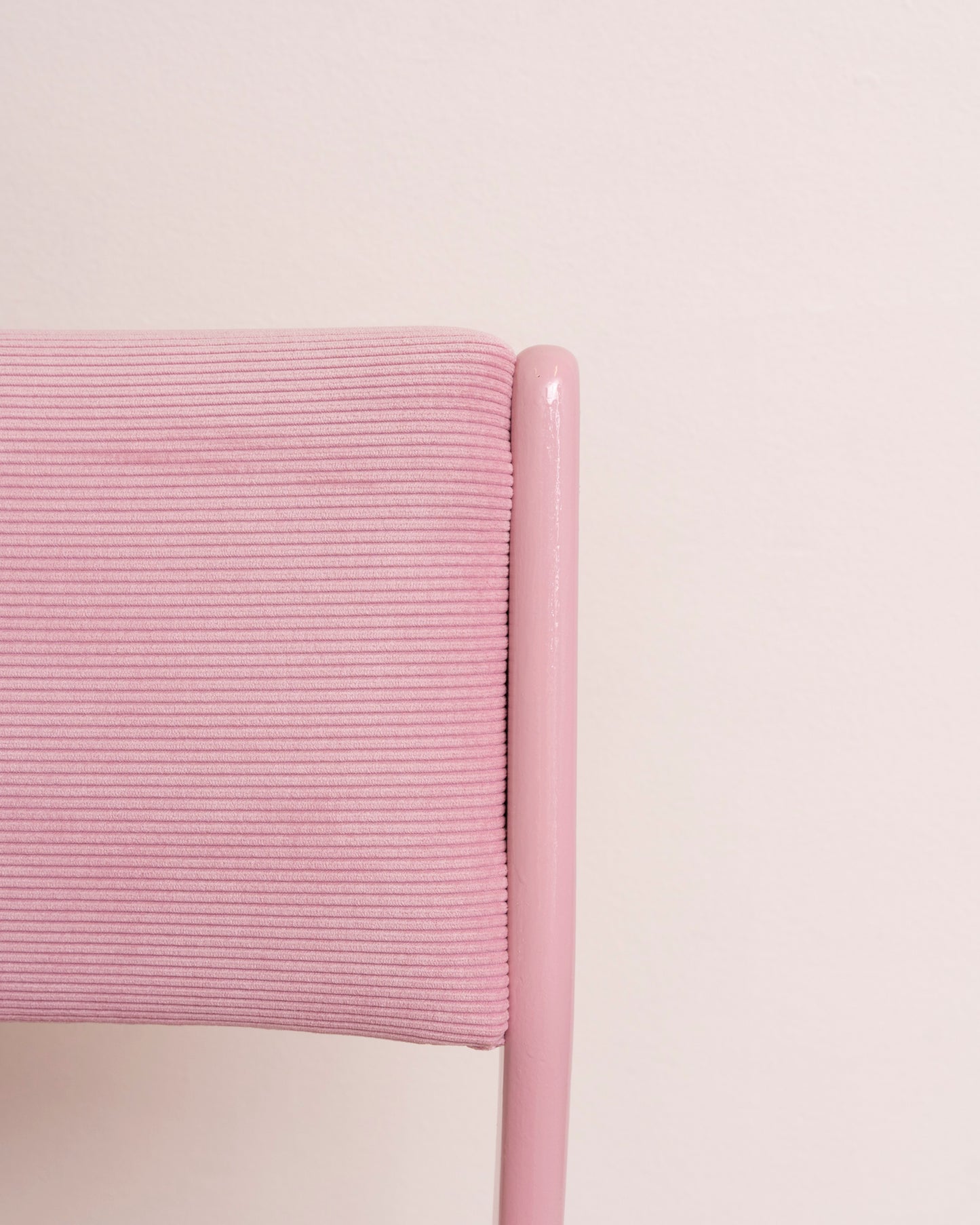 Rozenkwarts – Roze stoelen met rib (2x)