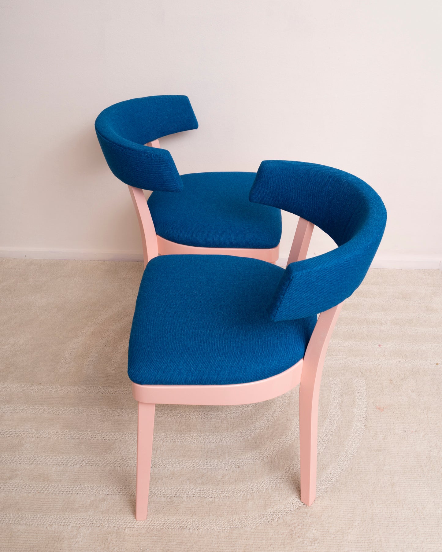 Sering – Roze Blauwe Stoelen (2x)