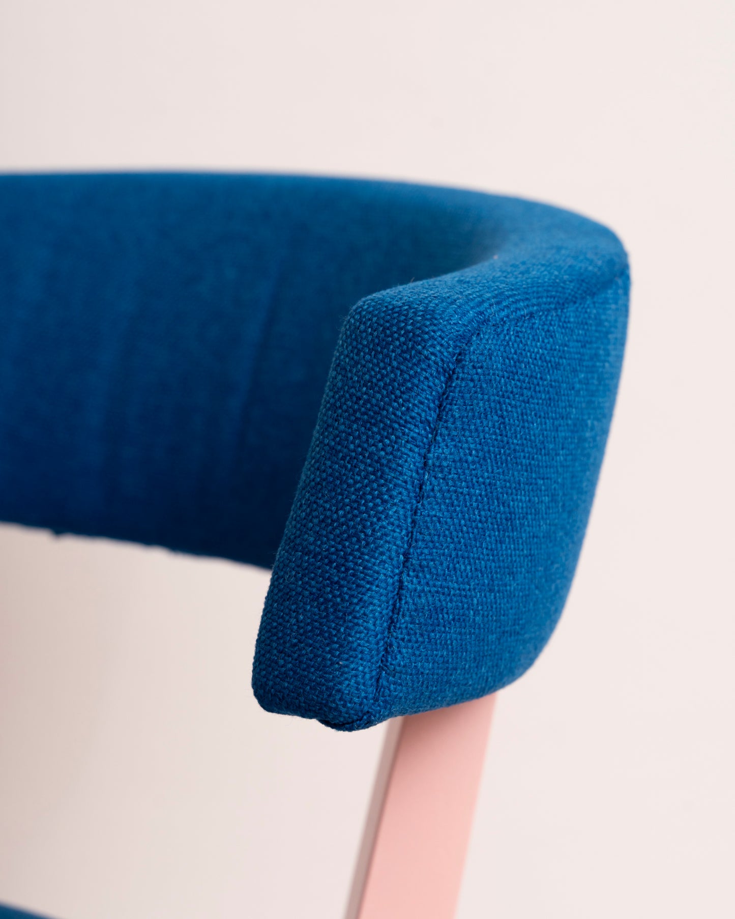 Sering – Roze Blauwe Stoelen (2x)