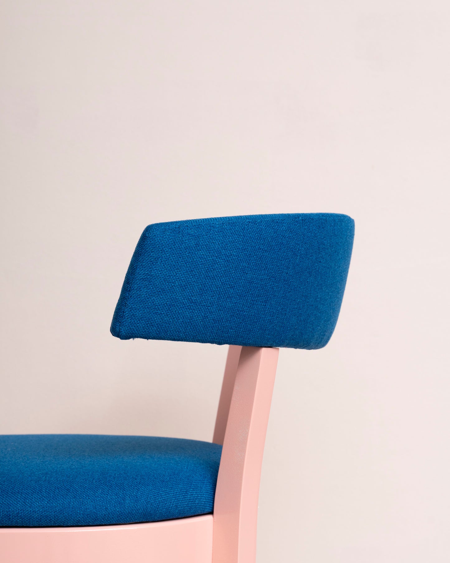 Sering – Roze Blauwe Stoelen (2x)