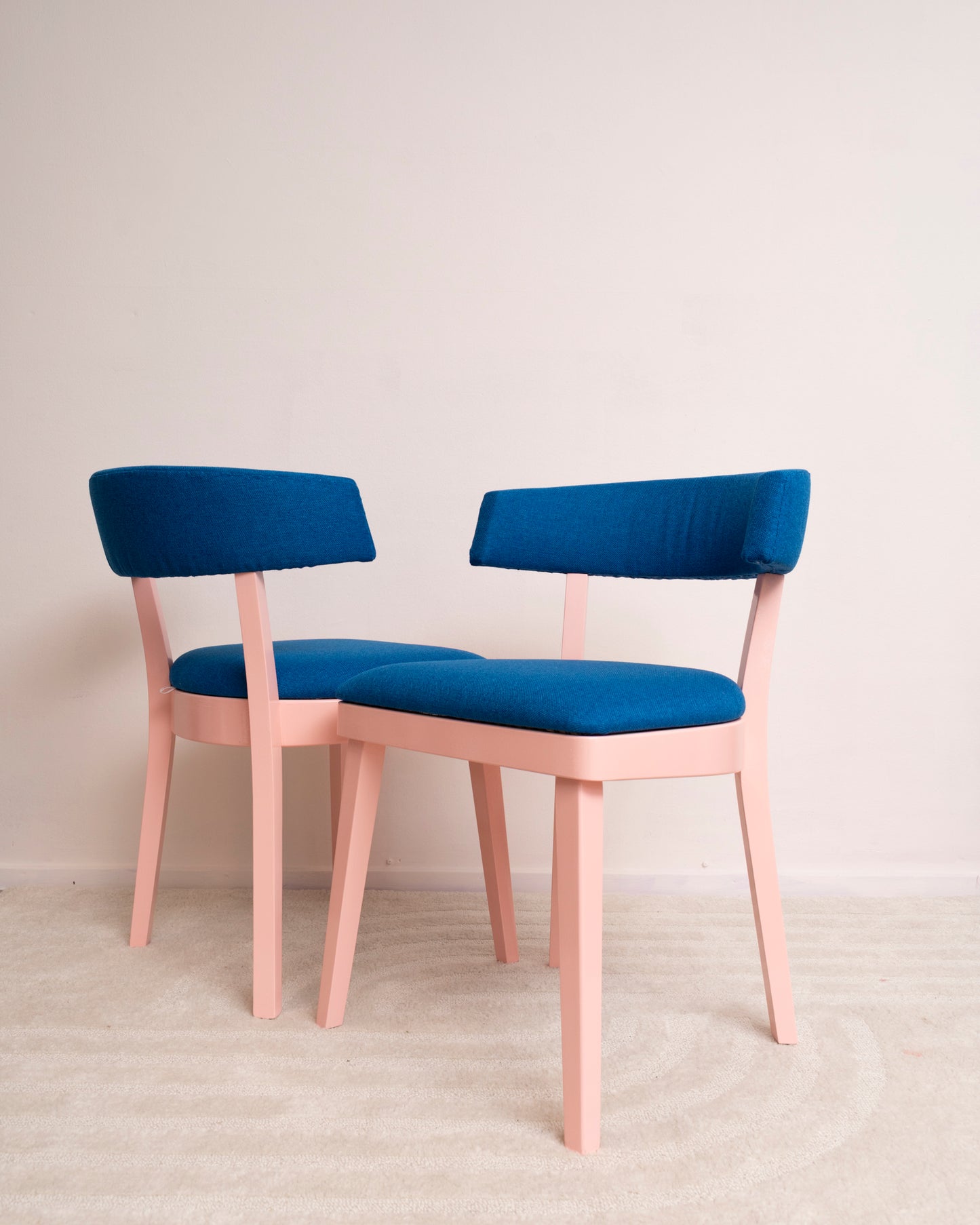 Sering – Roze Blauwe Stoelen (2x)